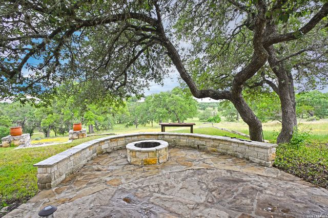 1031 KINGS COVE DR, Canyon Lake, TX 78133