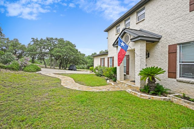 1031 KINGS COVE DR, Canyon Lake, TX 78133