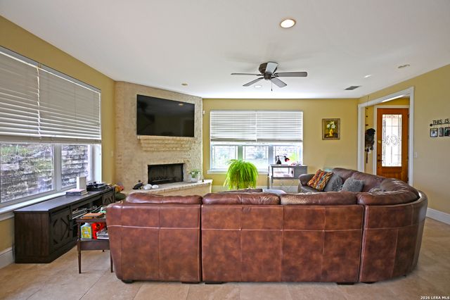1031 KINGS COVE DR, Canyon Lake, TX 78133