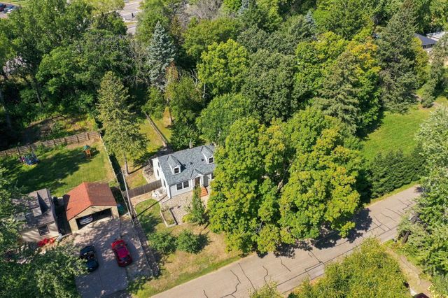 1805 Oakview Lane N, Plymouth, MN 55441