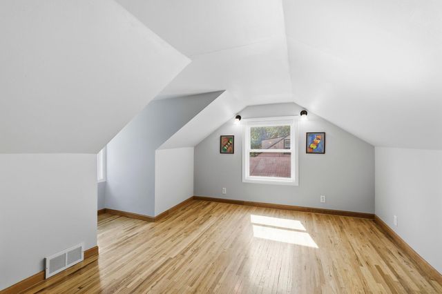 1805 Oakview Lane N, Plymouth, MN 55441