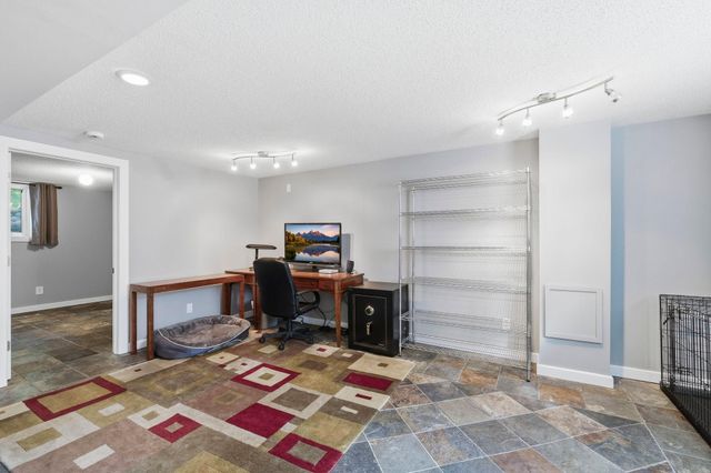 1805 Oakview Lane N, Plymouth, MN 55441