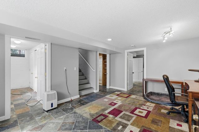 1805 Oakview Lane N, Plymouth, MN 55441