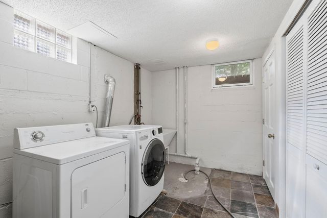1805 Oakview Lane N, Plymouth, MN 55441