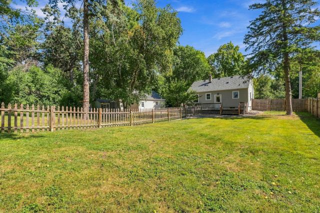 1805 Oakview Lane N, Plymouth, MN 55441
