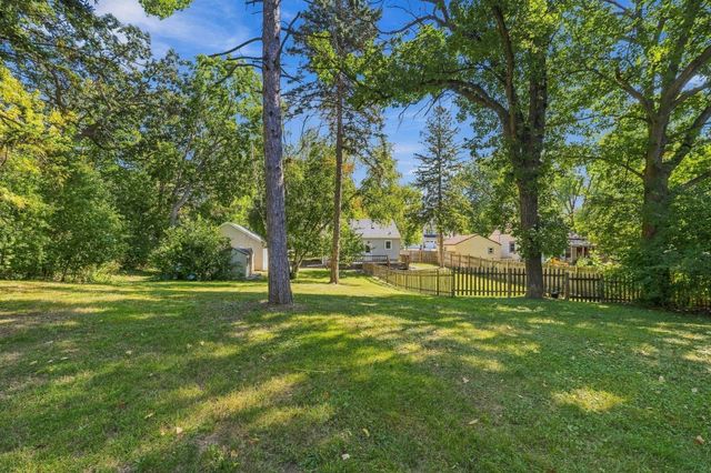 1805 Oakview Lane N, Plymouth, MN 55441