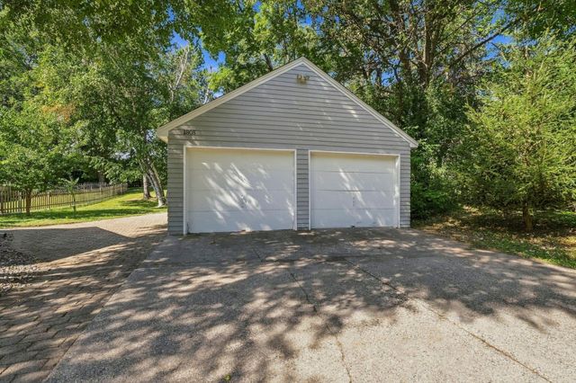 1805 Oakview Lane N, Plymouth, MN 55441