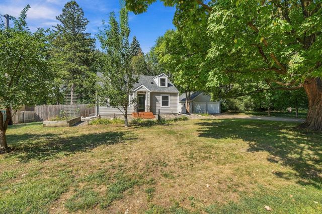 1805 Oakview Lane N, Plymouth, MN 55441