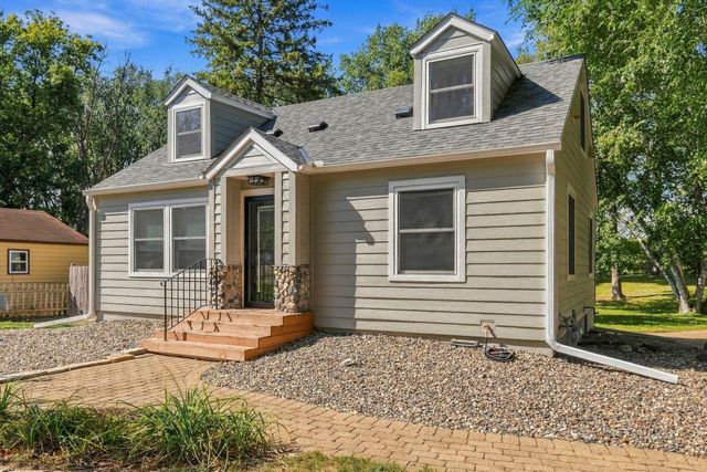 1805 Oakview Lane N, Plymouth, MN 55441