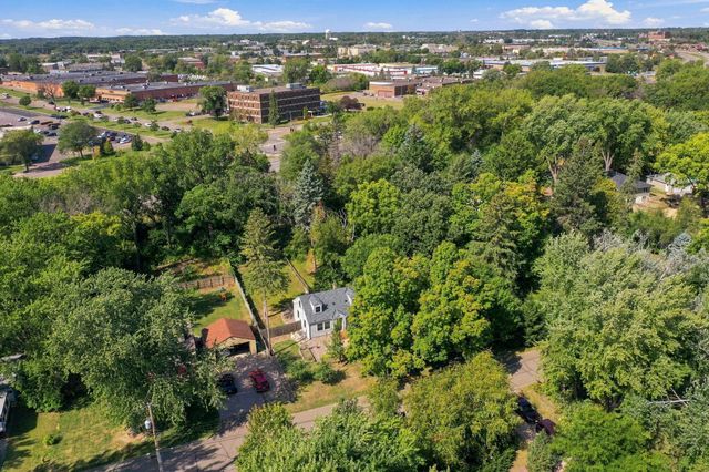 1805 Oakview Lane N, Plymouth, MN 55441
