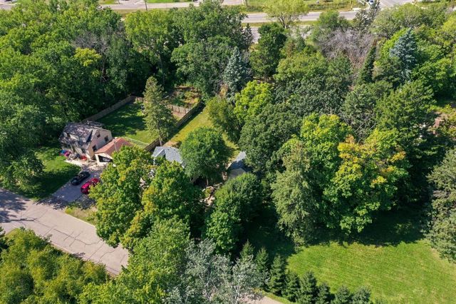 1805 Oakview Lane N, Plymouth, MN 55441