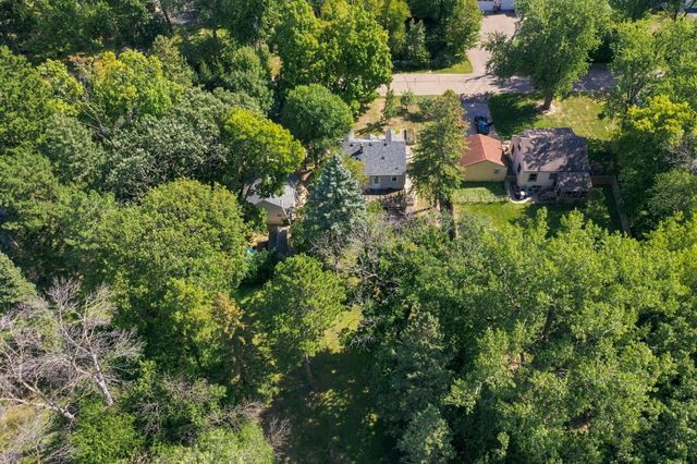 1805 Oakview Lane N, Plymouth, MN 55441