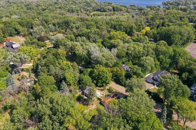 1805 Oakview Lane N, Plymouth, MN 55441