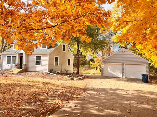 1805 Oakview Lane N, Plymouth, MN 55441