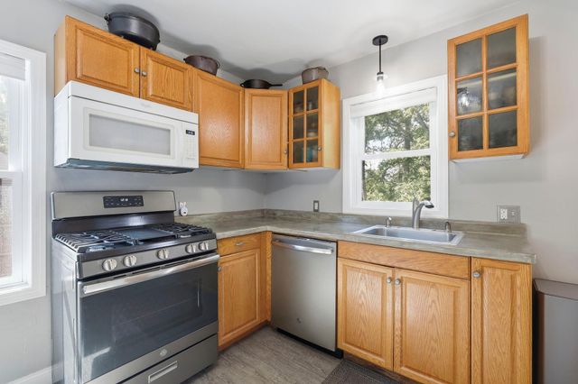 1805 Oakview Lane N, Plymouth, MN 55441