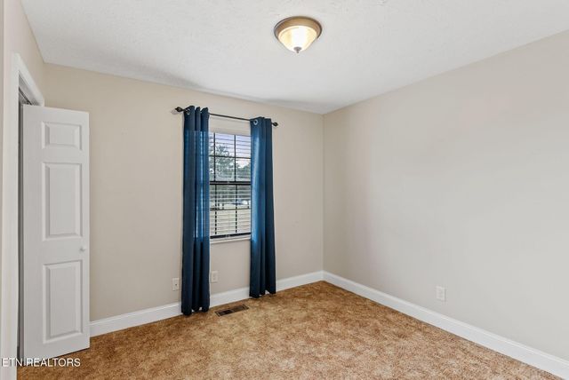 6815 Ward Rd, Knoxville, TN 37918