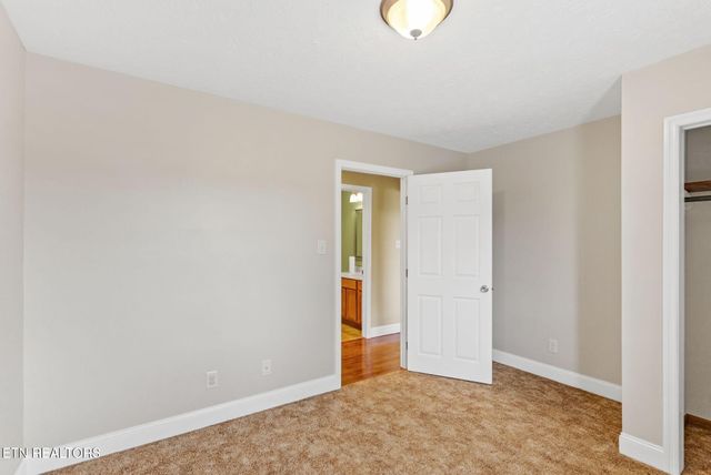 6815 Ward Rd, Knoxville, TN 37918