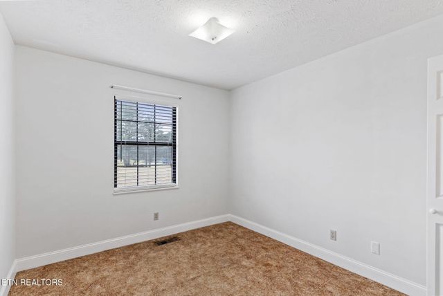 6815 Ward Rd, Knoxville, TN 37918