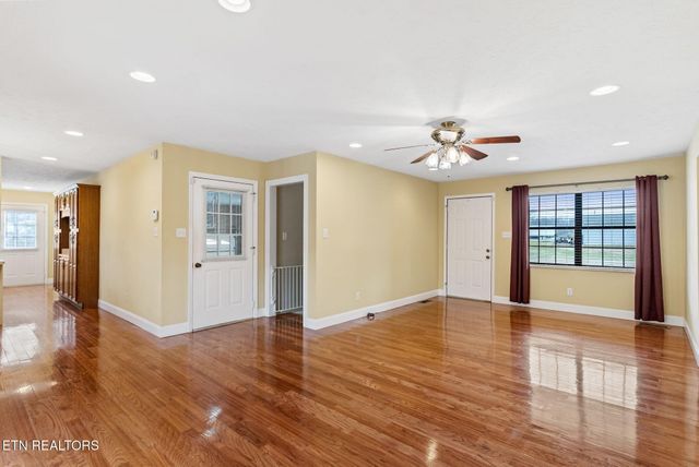 6815 Ward Rd, Knoxville, TN 37918