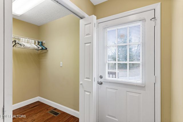 6815 Ward Rd, Knoxville, TN 37918