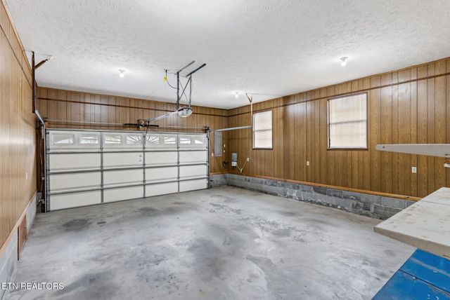 6815 Ward Rd, Knoxville, TN 37918