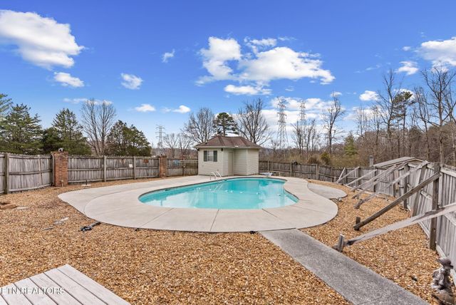 6815 Ward Rd, Knoxville, TN 37918