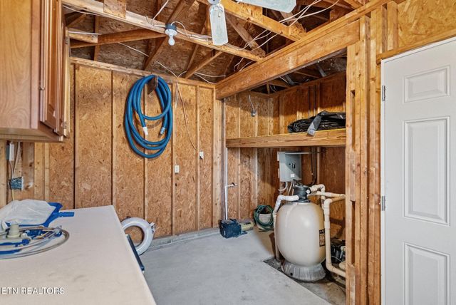 6815 Ward Rd, Knoxville, TN 37918