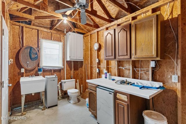 6815 Ward Rd, Knoxville, TN 37918