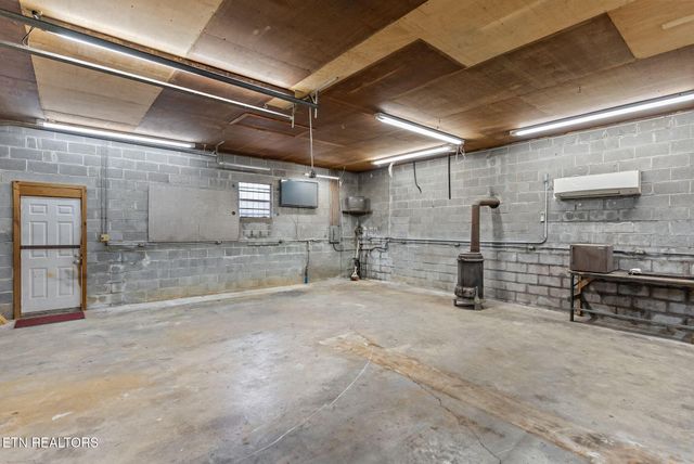 6815 Ward Rd, Knoxville, TN 37918