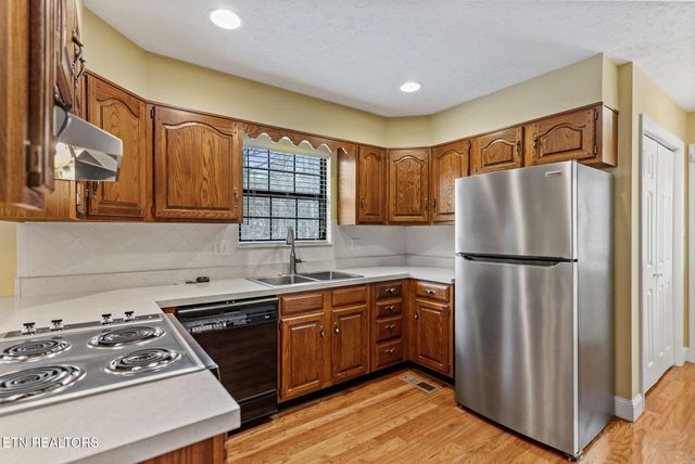 6815 Ward Rd, Knoxville, TN 37918