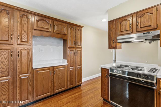 6815 Ward Rd, Knoxville, TN 37918