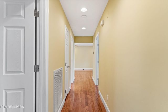 6815 Ward Rd, Knoxville, TN 37918