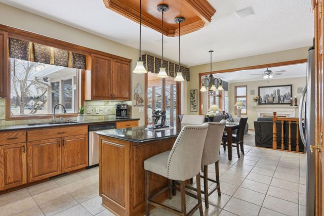 305 Pondview Lane, Chaska, MN 55318