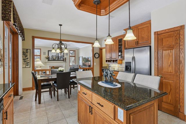 305 Pondview Lane, Chaska, MN 55318