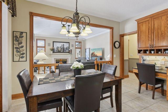 305 Pondview Lane, Chaska, MN 55318