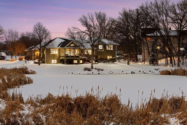 305 Pondview Lane, Chaska, MN 55318