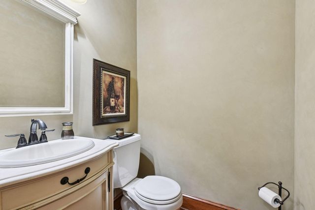 305 Pondview Lane, Chaska, MN 55318