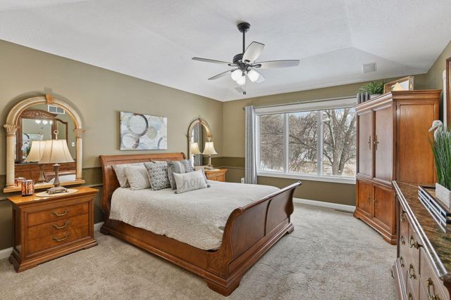 305 Pondview Lane, Chaska, MN 55318