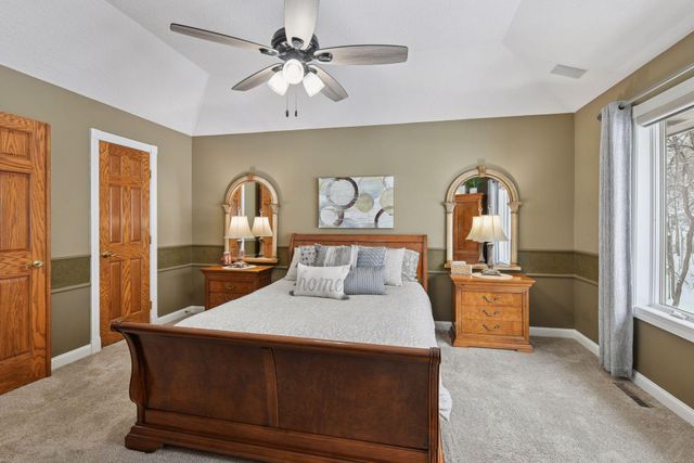 305 Pondview Lane, Chaska, MN 55318