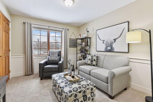 305 Pondview Lane, Chaska, MN 55318