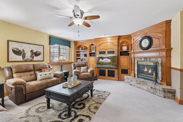 305 Pondview Lane, Chaska, MN 55318