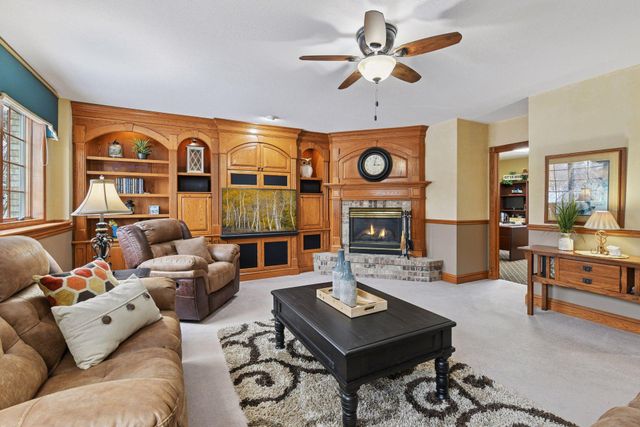 305 Pondview Lane, Chaska, MN 55318