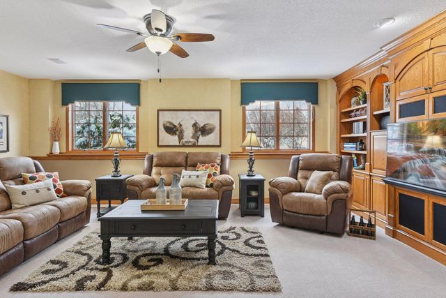 305 Pondview Lane, Chaska, MN 55318
