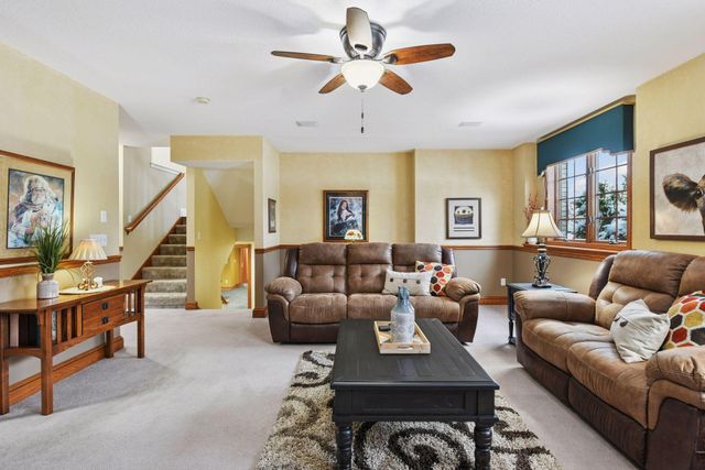 305 Pondview Lane, Chaska, MN 55318