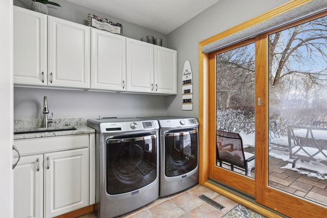 305 Pondview Lane, Chaska, MN 55318