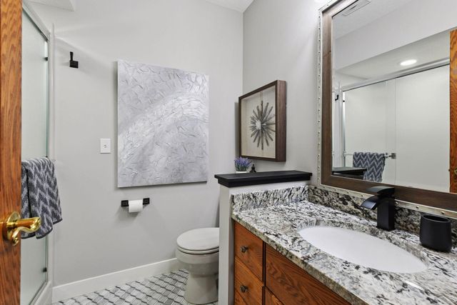 305 Pondview Lane, Chaska, MN 55318