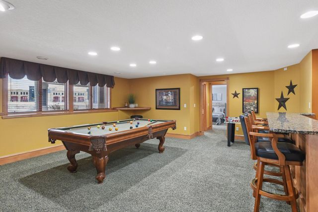 305 Pondview Lane, Chaska, MN 55318