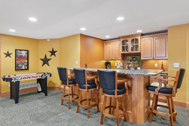 305 Pondview Lane, Chaska, MN 55318