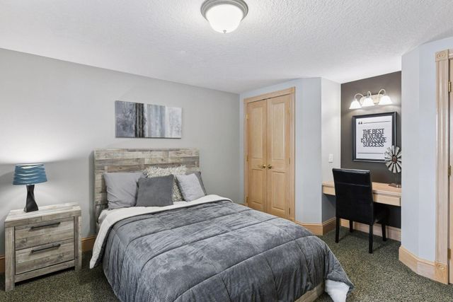 305 Pondview Lane, Chaska, MN 55318