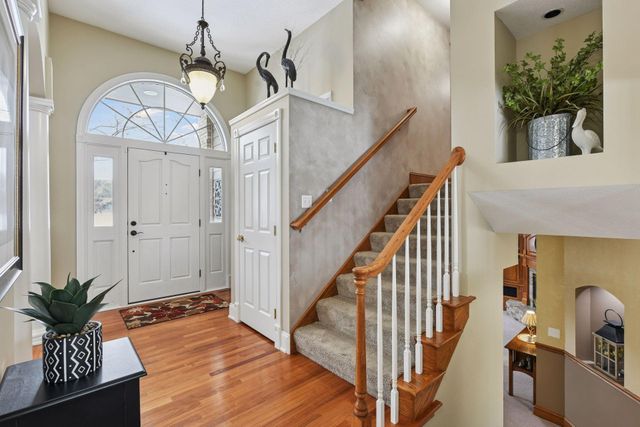 305 Pondview Lane, Chaska, MN 55318